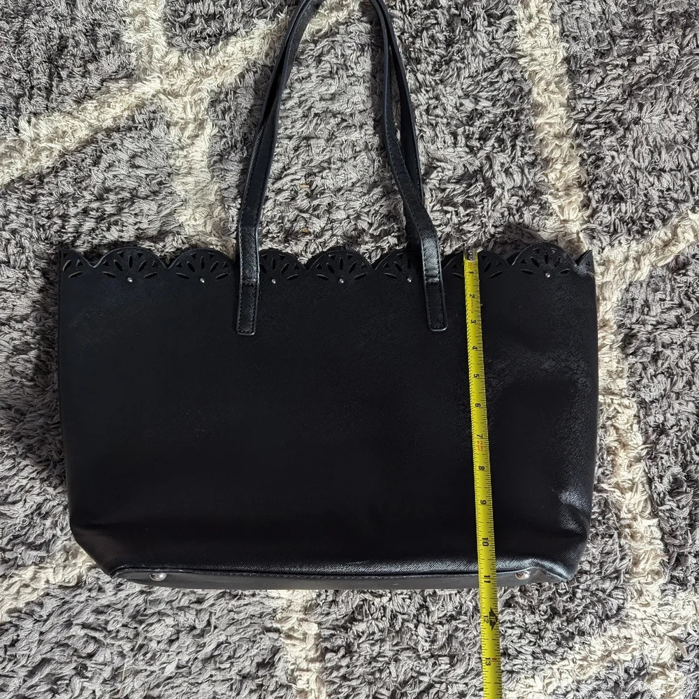 Large Black Over The Shoulder Tote Bag With Scalloped Edging - Picture 3 of 9